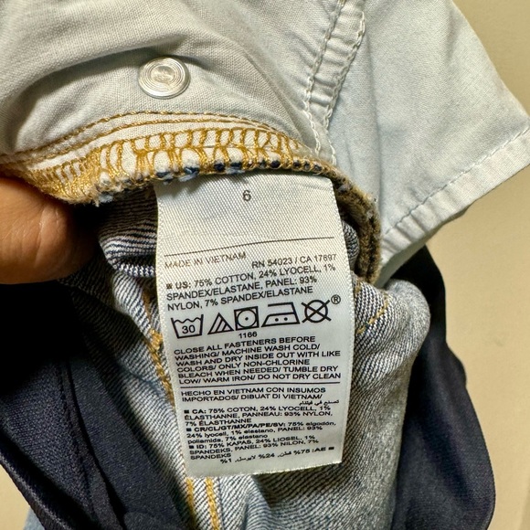NWT Old Navy
Maternity Jeans Women's Size 6, Front Low Panel - Picture 10 of 13